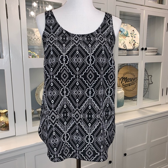 H&M Tops - H&M Aztec Design 1/2 Zip Back Rounded Hem Tank